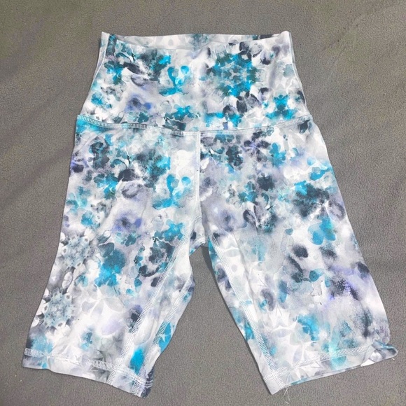 Lululemon Biker shorts - Picture 1 of 4